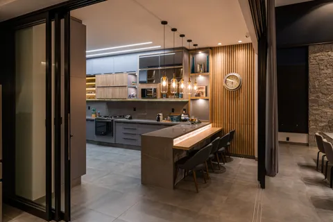 Cozinhas &mdash; Bancada Gourmet Funcional com Gavetões Profundos e Nichos